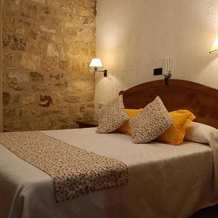 Hostal Decerca Прадена Экстерьер фото