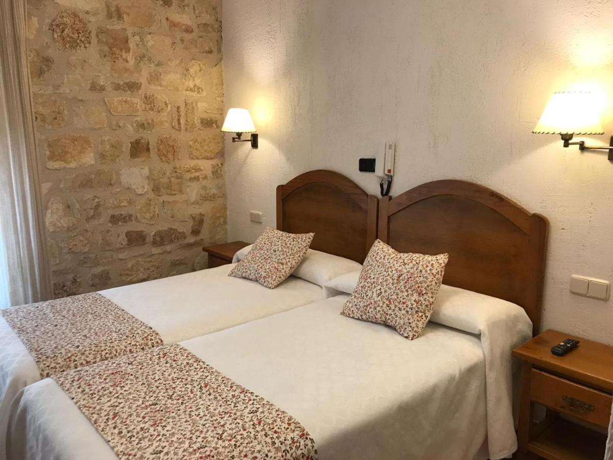 Hostal Decerca Прадена Экстерьер фото