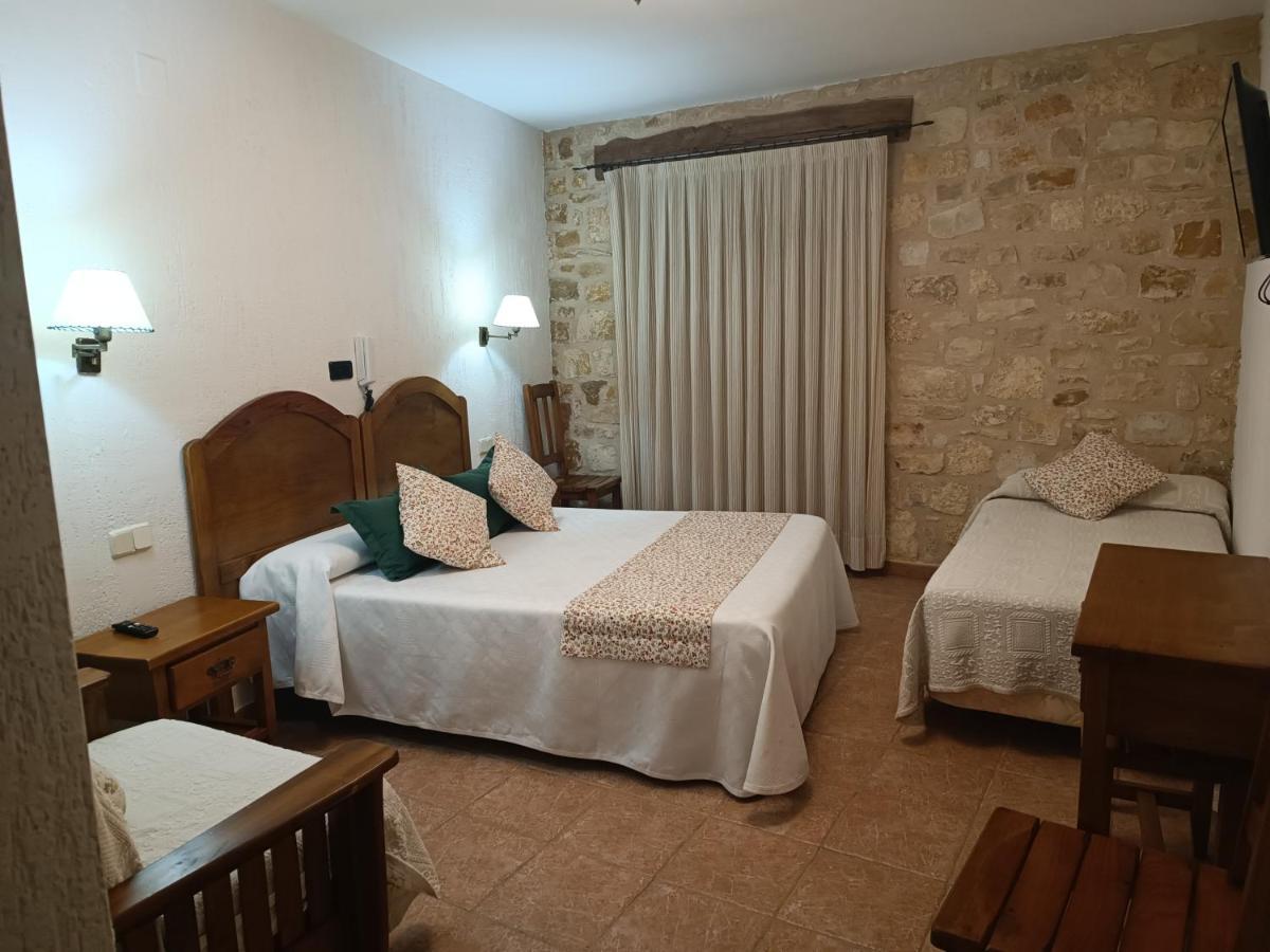 Hostal Decerca Прадена Экстерьер фото